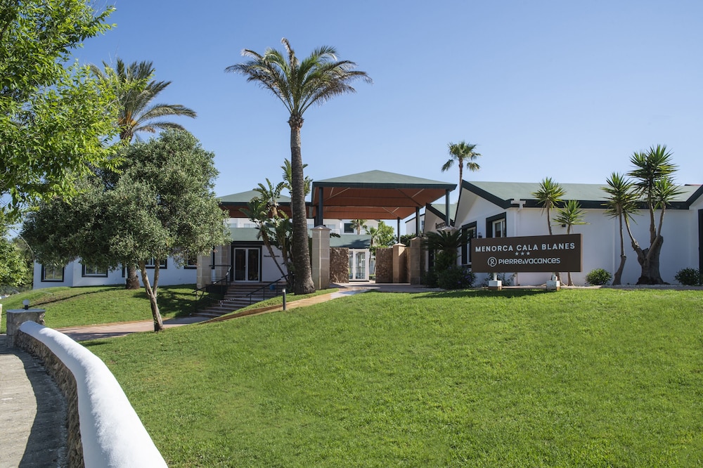 Pierre & Vacances Menorca Cala Blanes — Hotel building in Cala'n Blanes, Balearic Islands