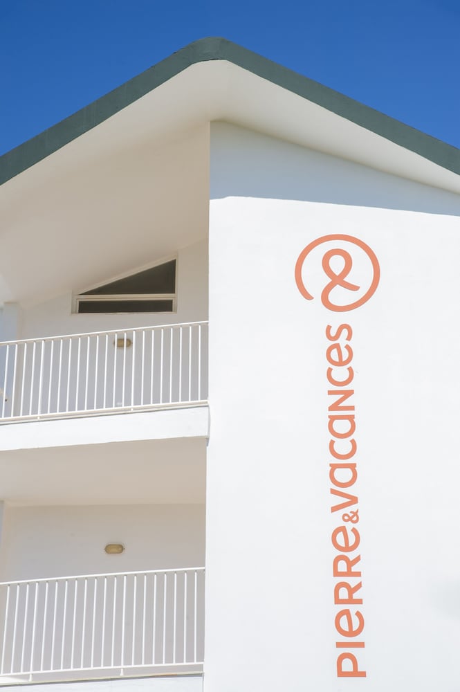 Pierre & Vacances Menorca Cala Blanes — Hotel building in Cala'n Blanes, Balearic Islands