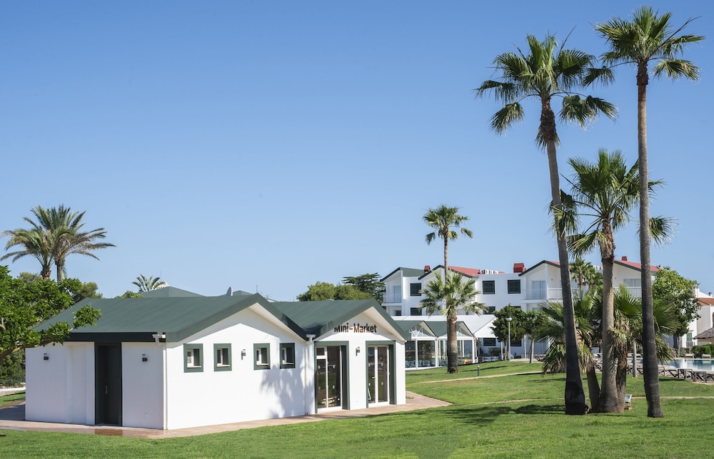 Pierre & Vacances Menorca Cala Blanes — Hotel building in Cala'n Blanes, Balearic Islands