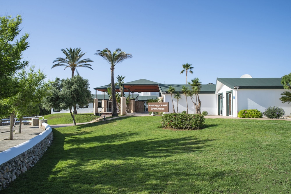 Pierre & Vacances Menorca Cala Blanes — Hotel building in Cala'n Blanes, Balearic Islands