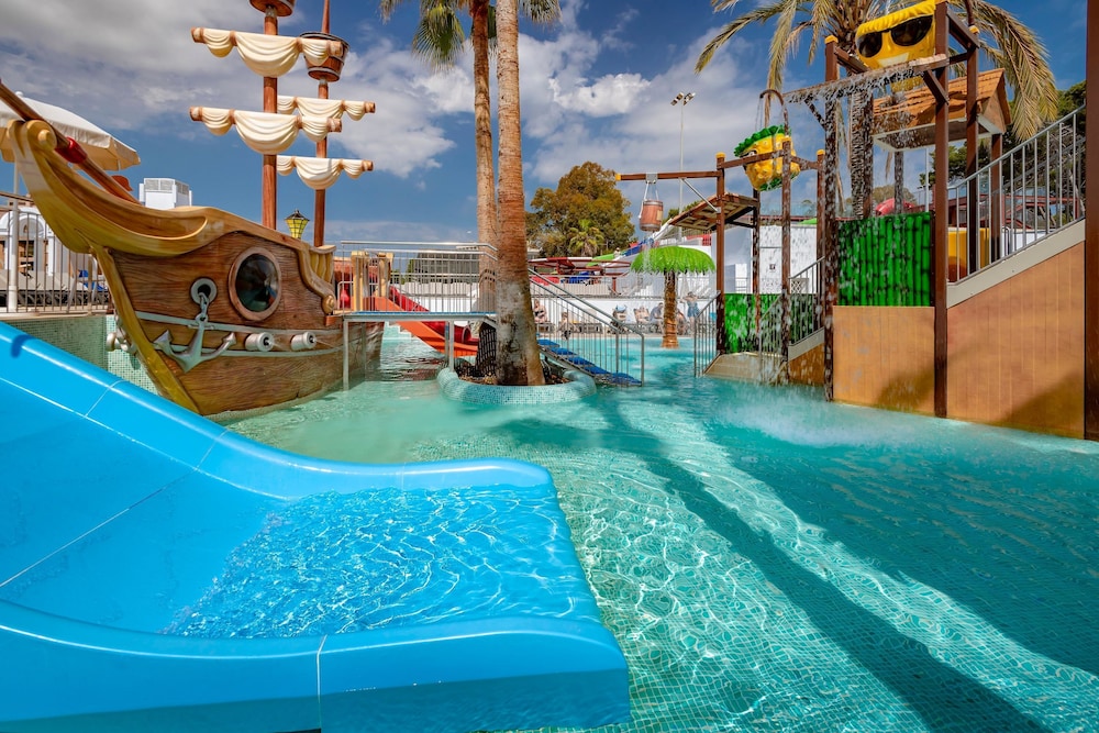 Hotel Best Lloret Splash — Swimming pool in Lloret de Mar, Catalonia