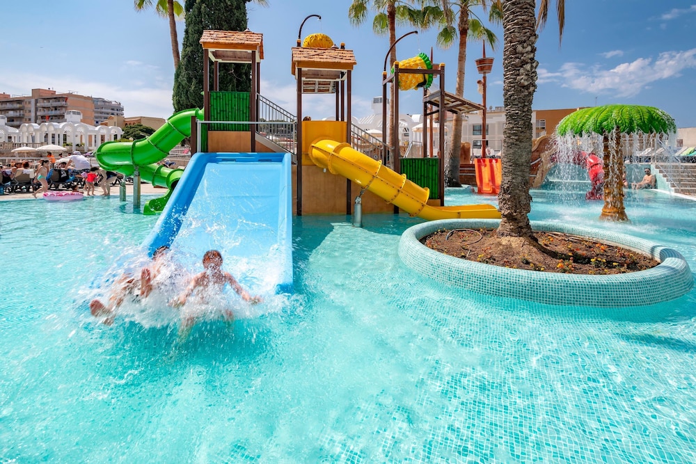Hotel Best Lloret Splash — Swimming pool in Lloret de Mar, Catalonia