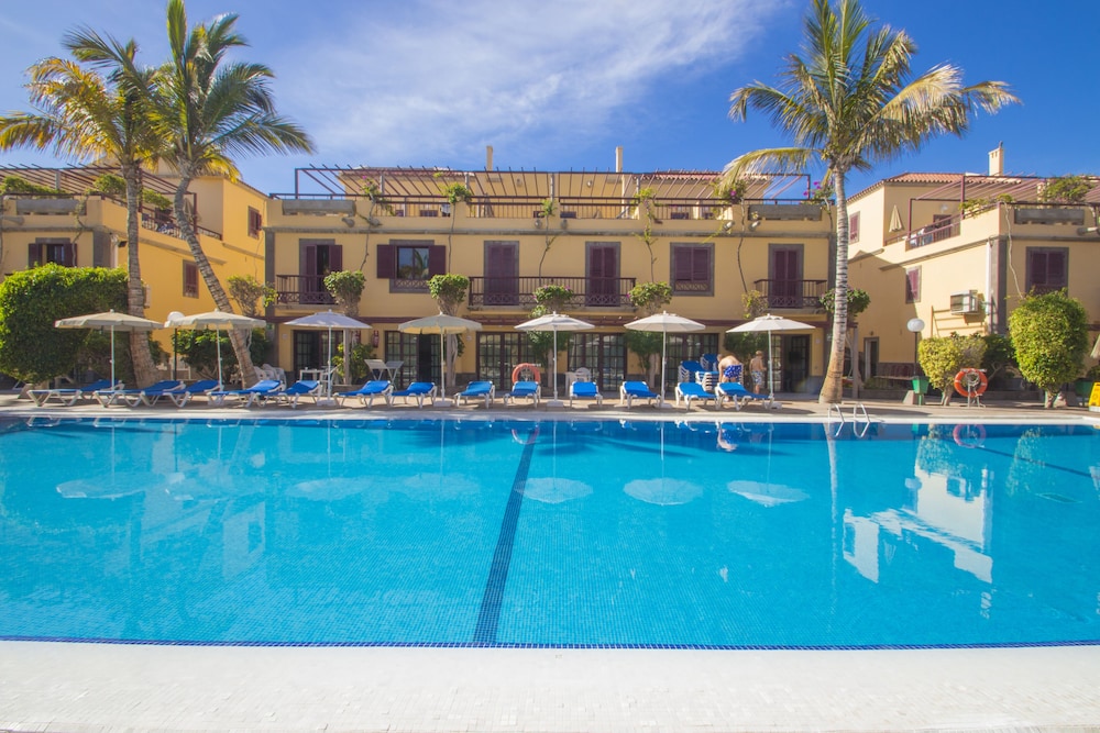 Bungalows Maspalomas Oasis Club — Swimming pool in Maspalomas, Canary Islands