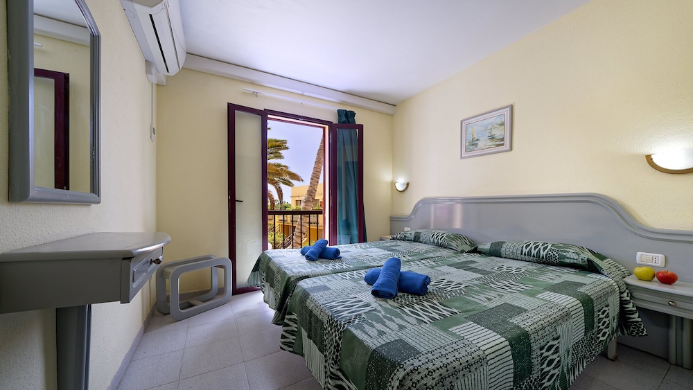 Bungalows Maspalomas Oasis Club — Hotel rooms in Maspalomas, Canary Islands