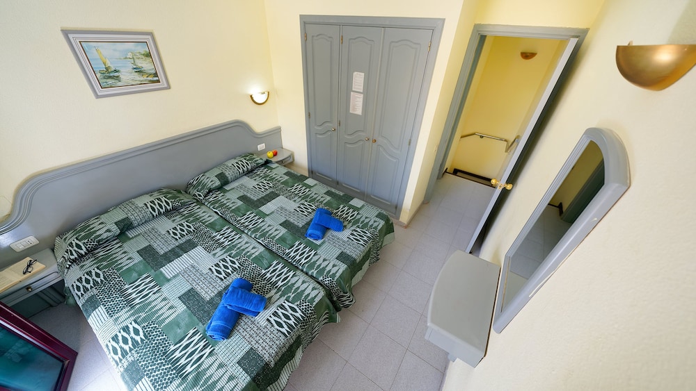 Bungalows Maspalomas Oasis Club — Hotel rooms in Maspalomas, Canary Islands