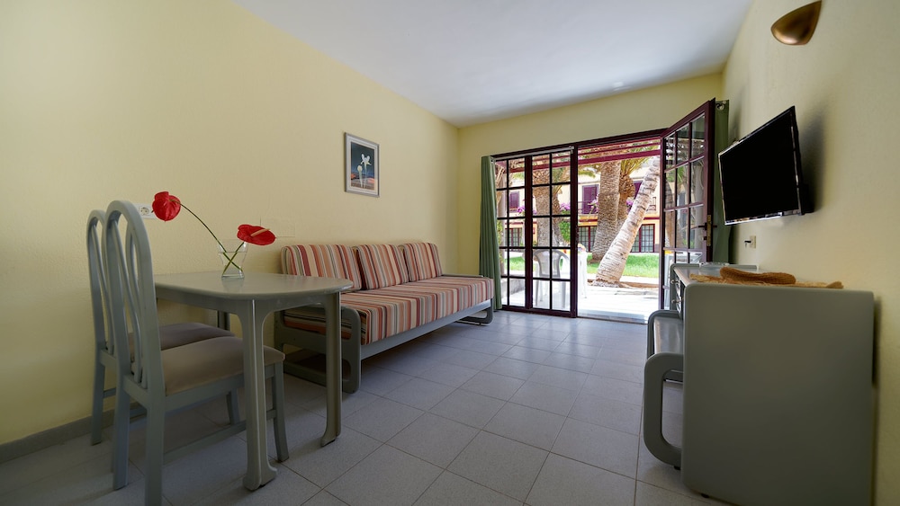 Bungalows Maspalomas Oasis Club — Hotel rooms in Maspalomas, Canary Islands