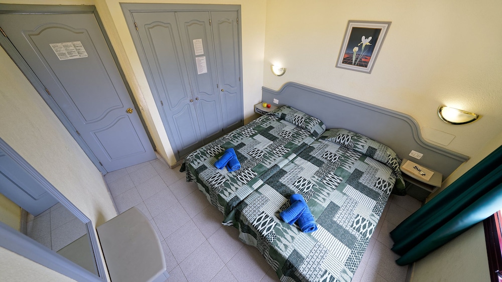Bungalows Maspalomas Oasis Club — Hotel rooms in Maspalomas, Canary Islands