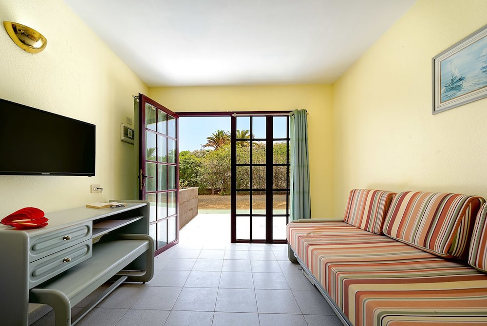 Bungalows Maspalomas Oasis Club — Hotel rooms in Maspalomas, Canary Islands