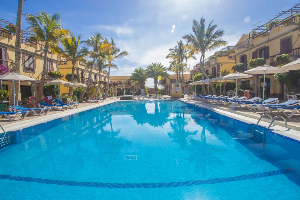 Bungalows Maspalomas Oasis Club — Swimming pool in Maspalomas, Canary Islands