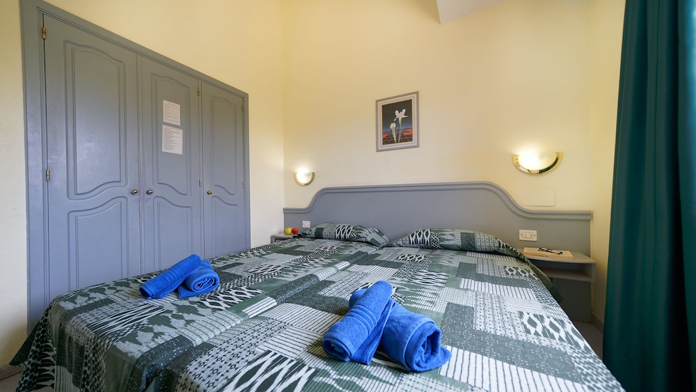 Bungalows Maspalomas Oasis Club — Hotel rooms in Maspalomas, Canary Islands