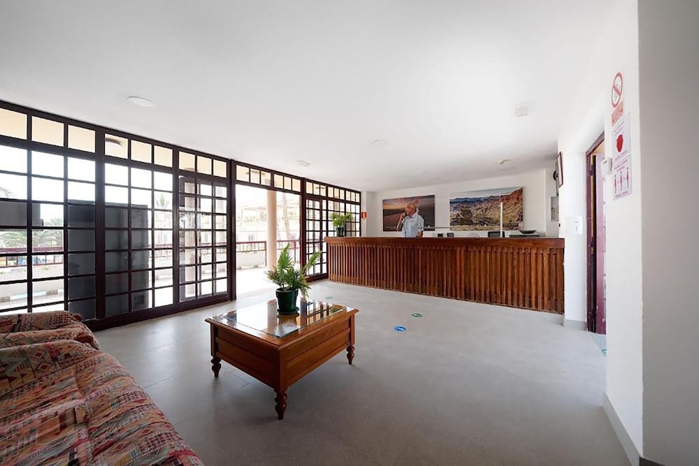 Bungalows Maspalomas Oasis Club — Hotel building in Maspalomas, Canary Islands