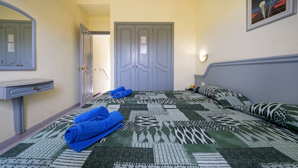 Bungalows Maspalomas Oasis Club — Hotel rooms in Maspalomas, Canary Islands