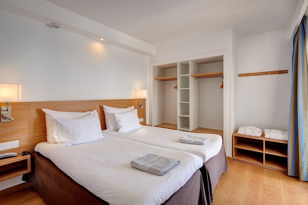 Hipotels Apartamentos Cala Bona — Hotel rooms in Cala Bona, Balearic Islands
