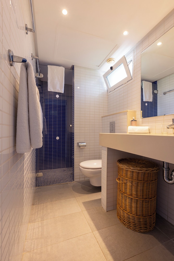 Hipotels Apartamentos Cala Bona — Hotel rooms in Cala Bona, Balearic Islands