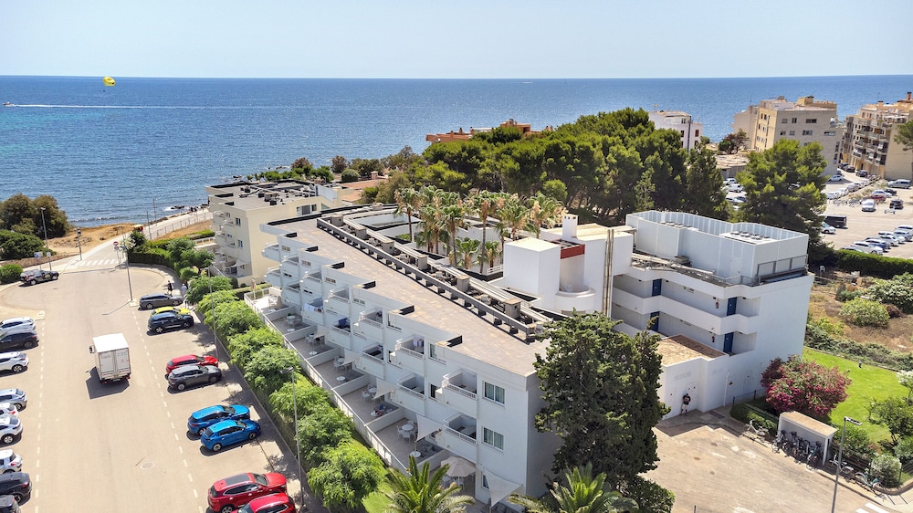 Hipotels Apartamentos Cala Bona — Main photo in Cala Bona, Balearic Islands