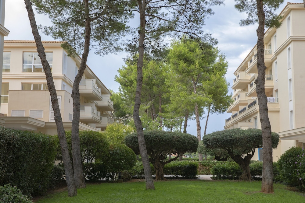 HM Mar Blau Aparthotel — Hotel building in Sa Coma, Balearic Islands