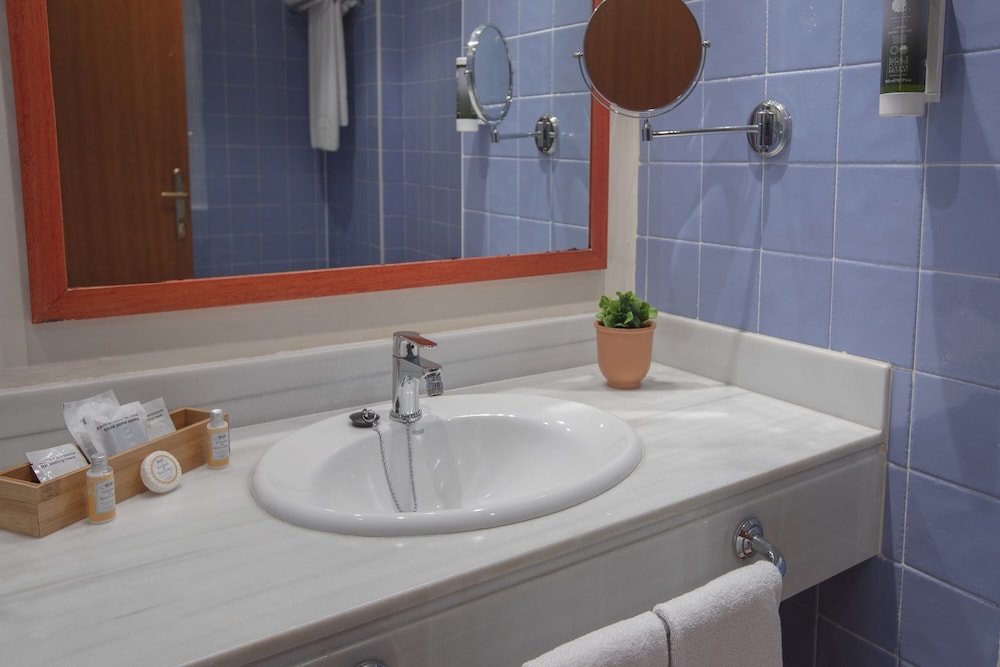 HM Mar Blau Aparthotel — Hotel rooms in Sa Coma, Balearic Islands