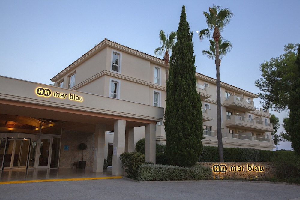 HM Mar Blau Aparthotel — Hotel building in Sa Coma, Balearic Islands
