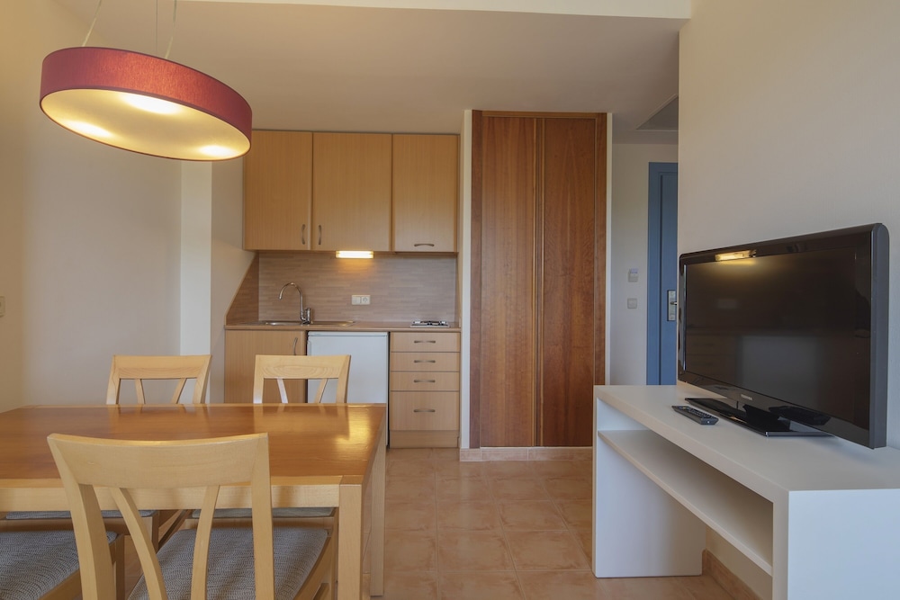 HM Mar Blau Aparthotel — Hotel rooms in Sa Coma, Balearic Islands