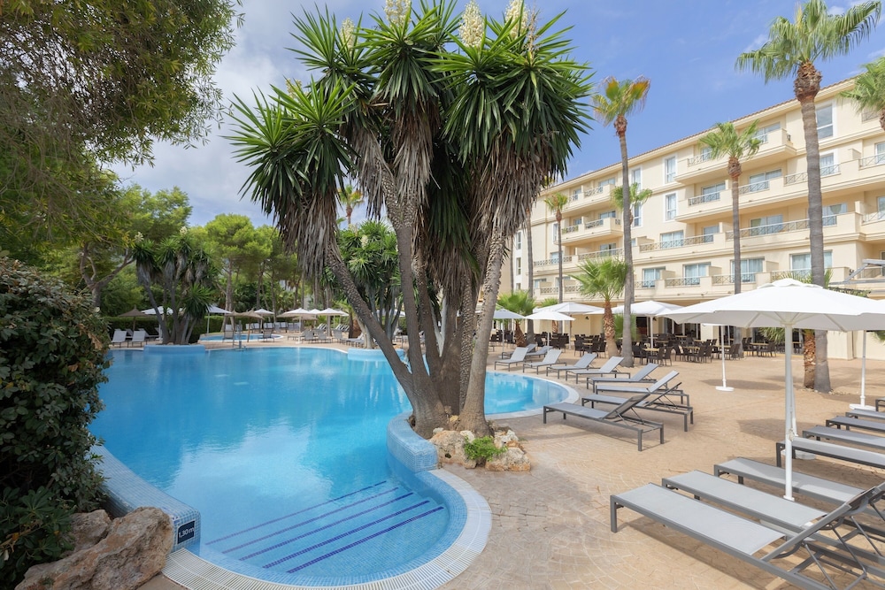 HM Mar Blau Aparthotel — Swimming pool in Sa Coma, Balearic Islands