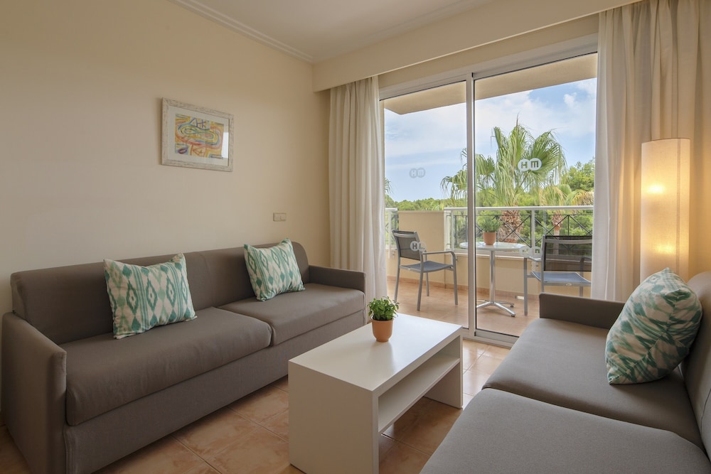 HM Mar Blau Aparthotel — Hotel rooms in Sa Coma, Balearic Islands