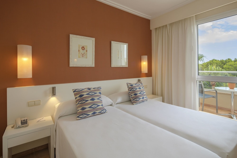 HM Mar Blau Aparthotel — Hotel rooms in Sa Coma, Balearic Islands
