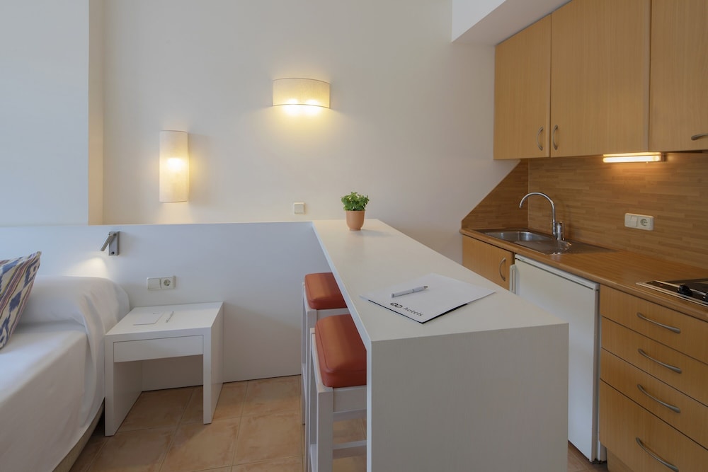 HM Mar Blau Aparthotel — Hotel rooms in Sa Coma, Balearic Islands