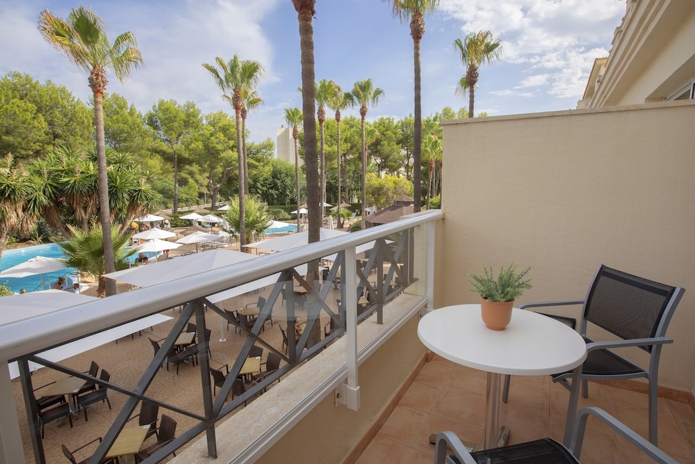 HM Mar Blau Aparthotel — Hotel rooms in Sa Coma, Balearic Islands