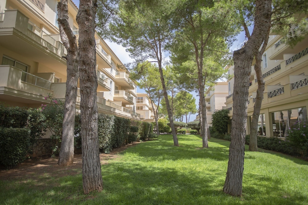 HM Mar Blau Aparthotel — Hotel building in Sa Coma, Balearic Islands