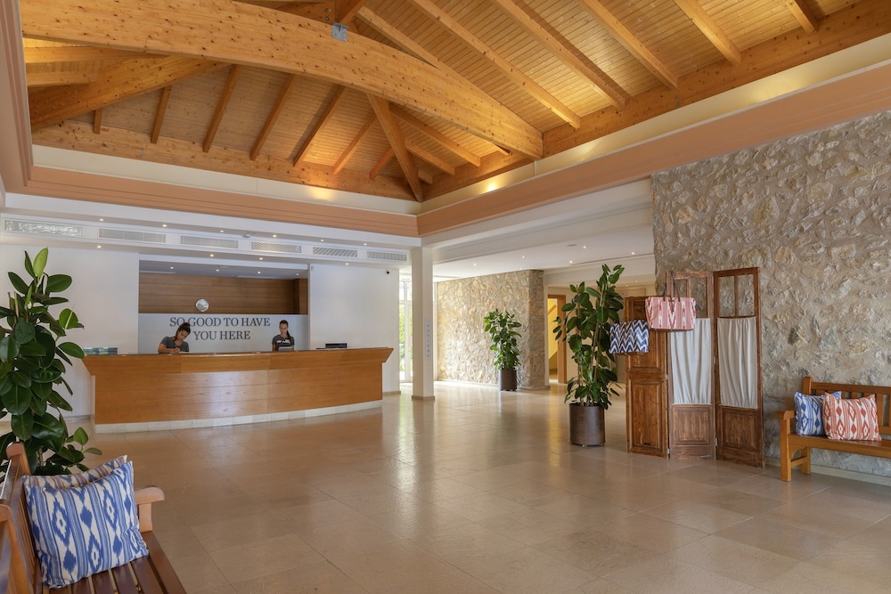 HM Mar Blau Aparthotel — Hotel building in Sa Coma, Balearic Islands