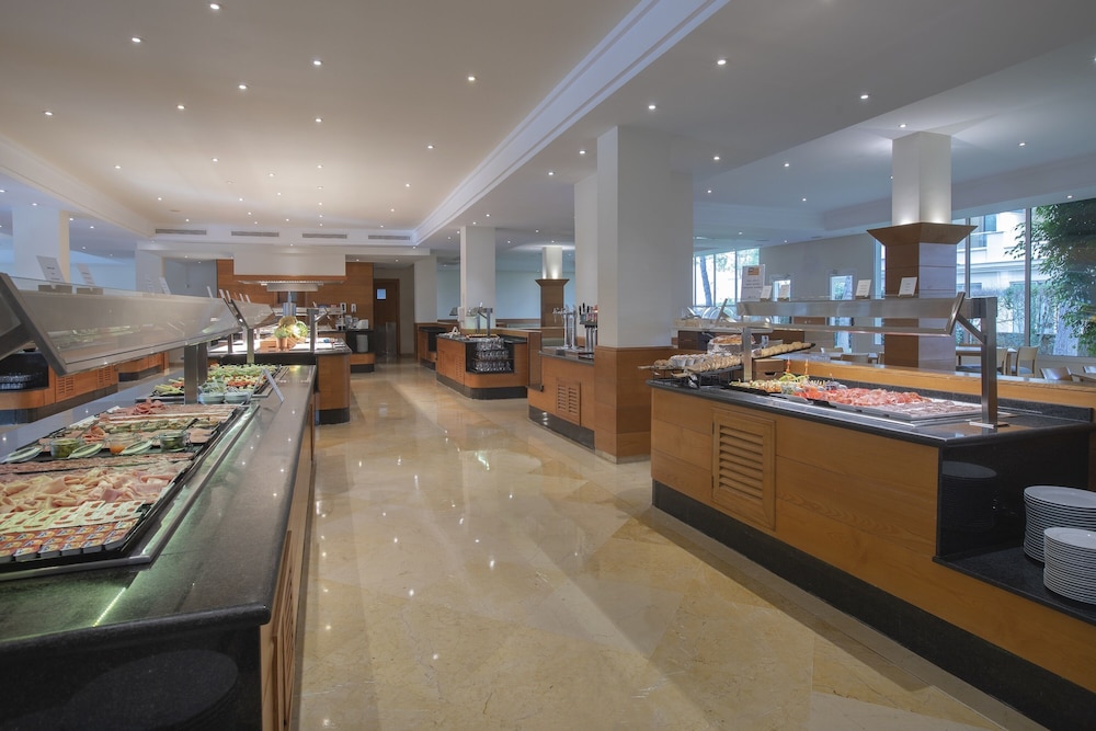 HM Mar Blau Aparthotel — Restaurant & bars in Sa Coma, Balearic Islands