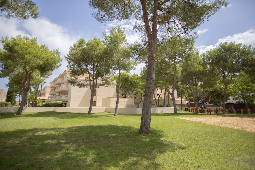 HM Mar Blau Aparthotel — Hotel building in Sa Coma, Balearic Islands