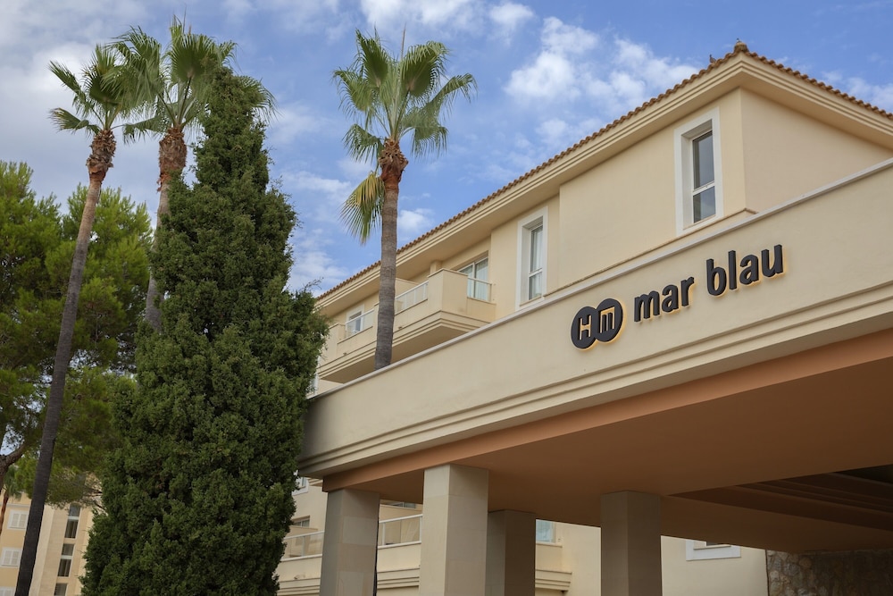 HM Mar Blau Aparthotel — Hotel building in Sa Coma, Balearic Islands