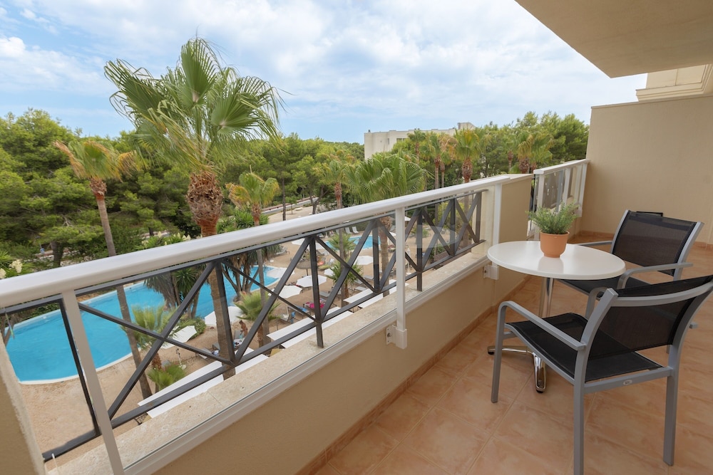 HM Mar Blau Aparthotel — Hotel rooms in Sa Coma, Balearic Islands