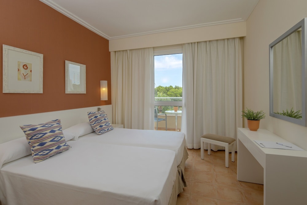 HM Mar Blau Aparthotel — Hotel rooms in Sa Coma, Balearic Islands