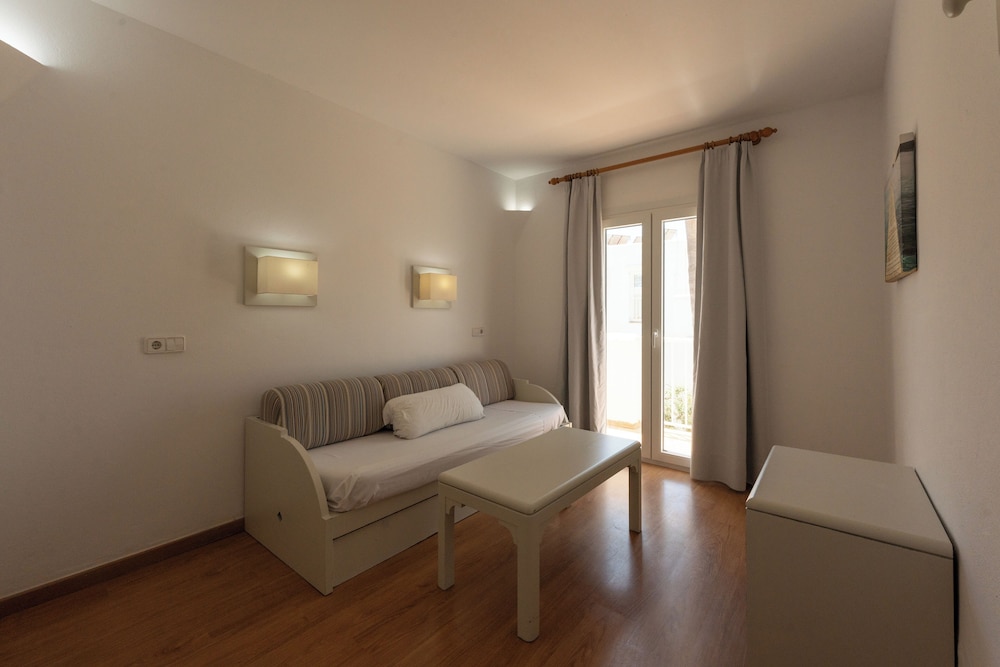 Hotel Club Es Talaial — Rooms in Cala d´Or, Balearic Islands