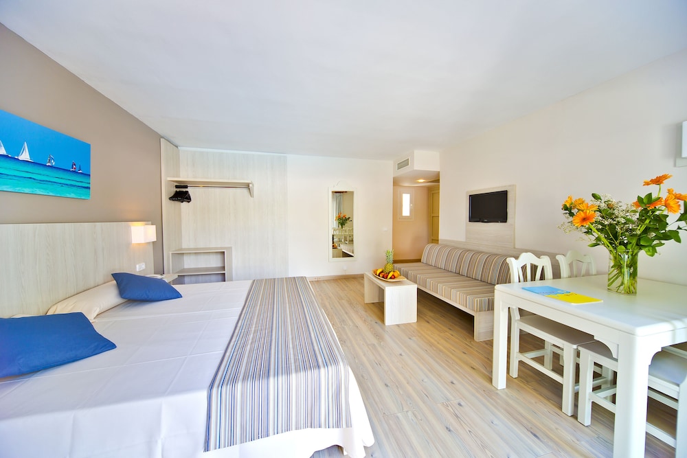 Hotel Club Es Talaial — Rooms in Cala d´Or, Balearic Islands