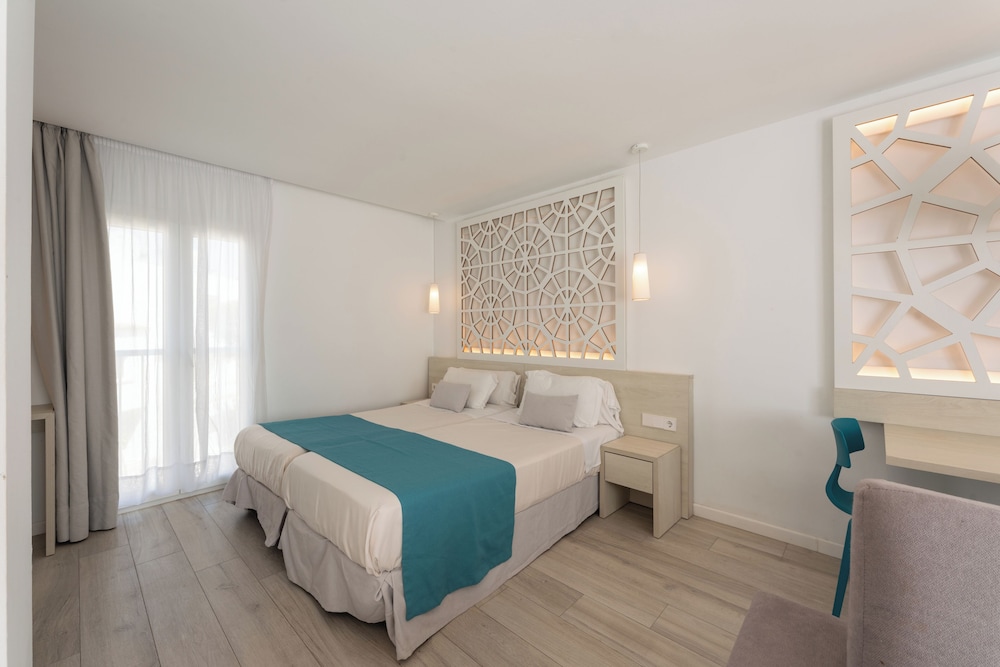 Hotel Club Es Talaial — Rooms in Cala d´Or, Balearic Islands