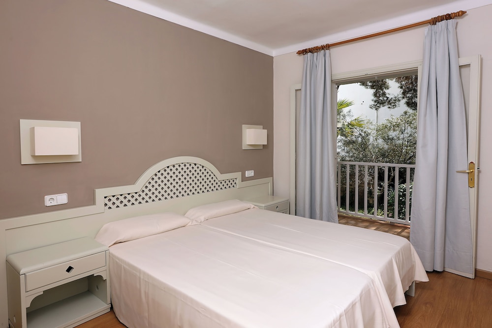 Hotel Club Es Talaial — Rooms in Cala d´Or, Balearic Islands