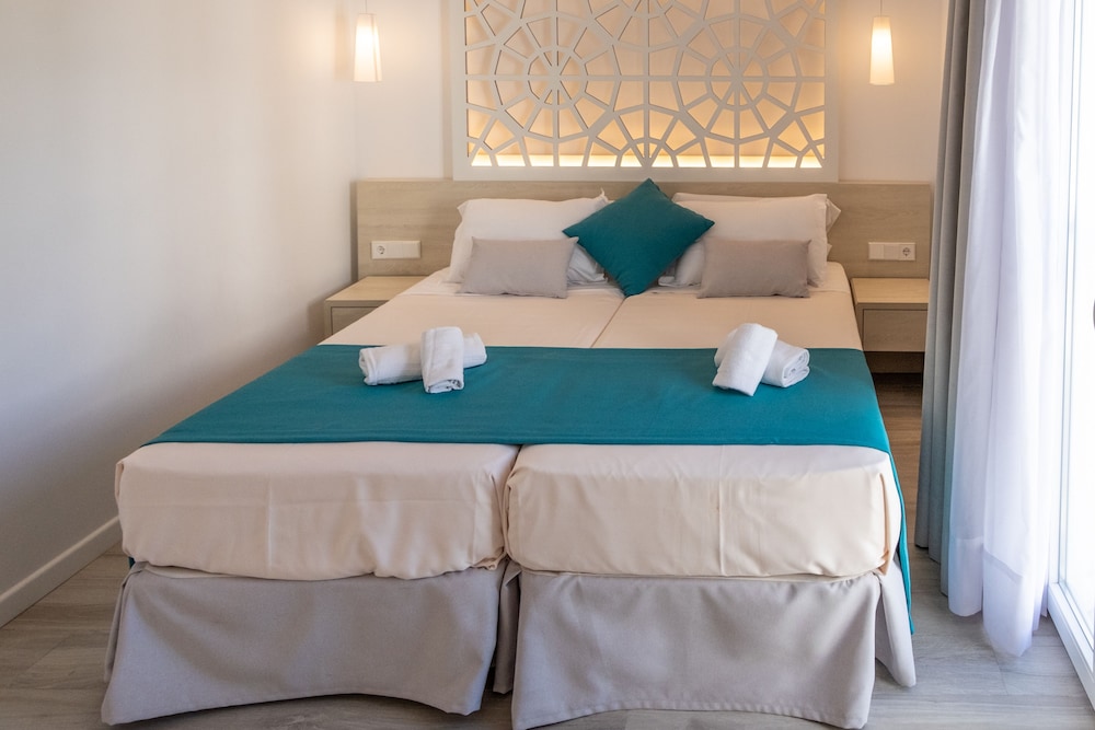 Hotel Club Es Talaial — Rooms in Cala d´Or, Balearic Islands