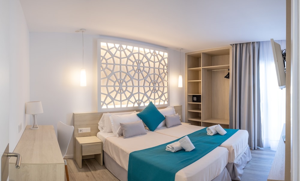 Hotel Club Es Talaial — Rooms in Cala d´Or, Balearic Islands