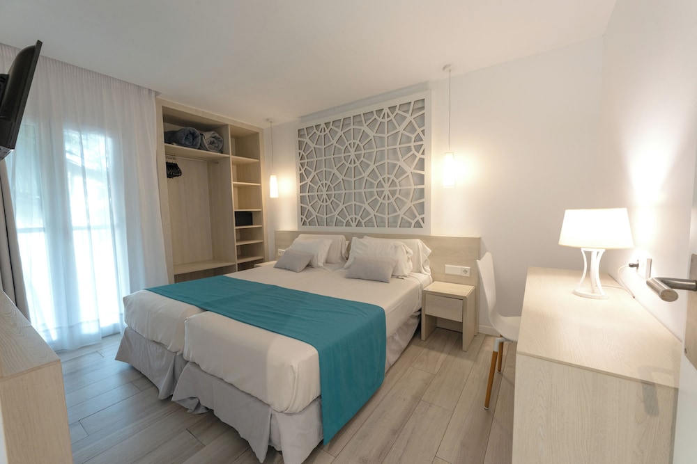 Hotel Club Es Talaial — Rooms in Cala d´Or, Balearic Islands