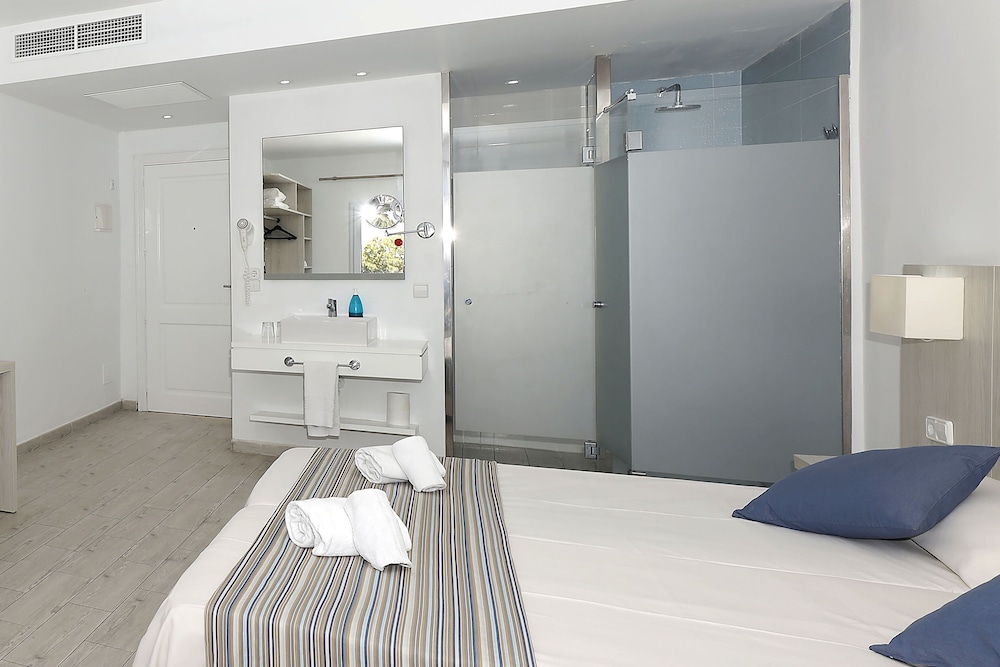 Hotel Club Es Talaial — Rooms in Cala d´Or, Balearic Islands