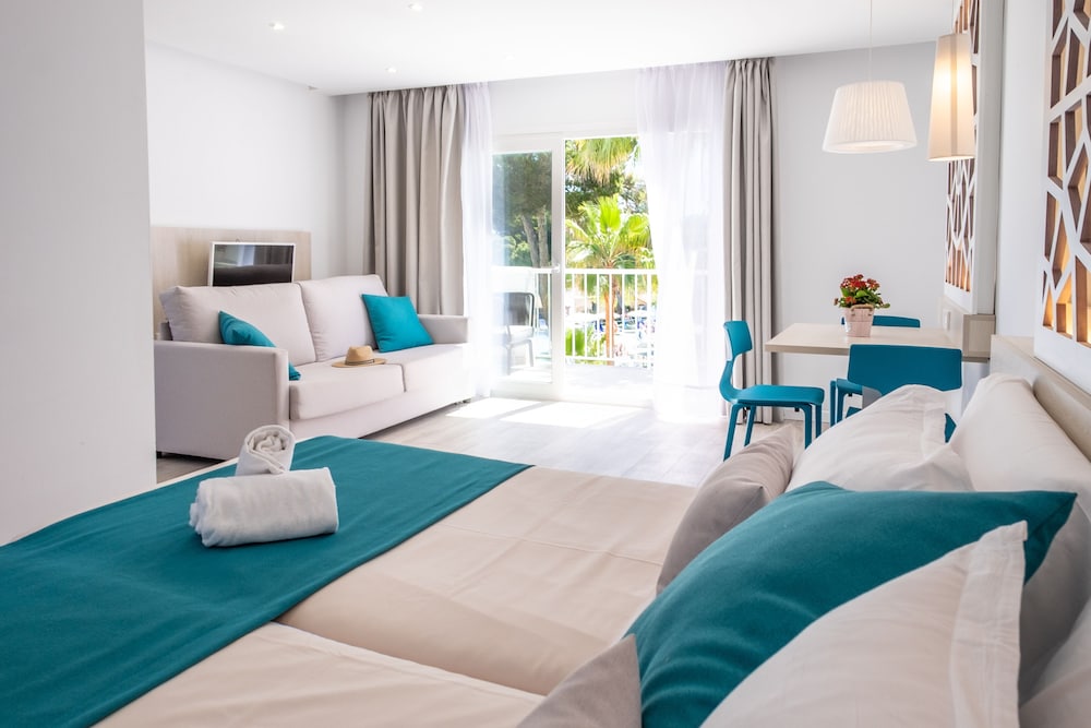 Hotel Club Es Talaial — Rooms in Cala d´Or, Balearic Islands