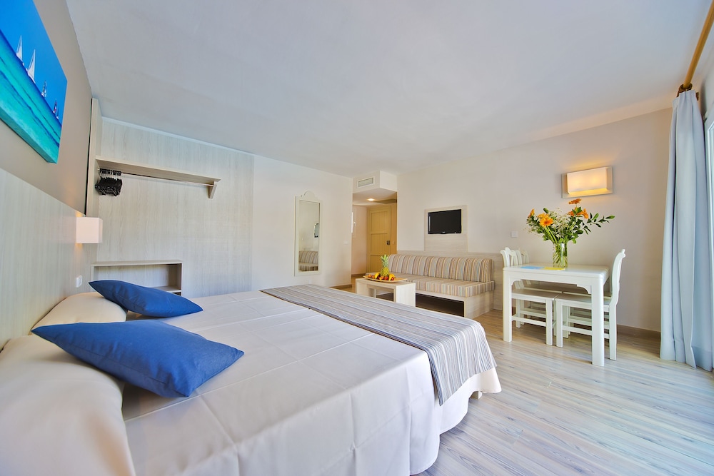 Hotel Club Es Talaial — Rooms in Cala d´Or, Balearic Islands
