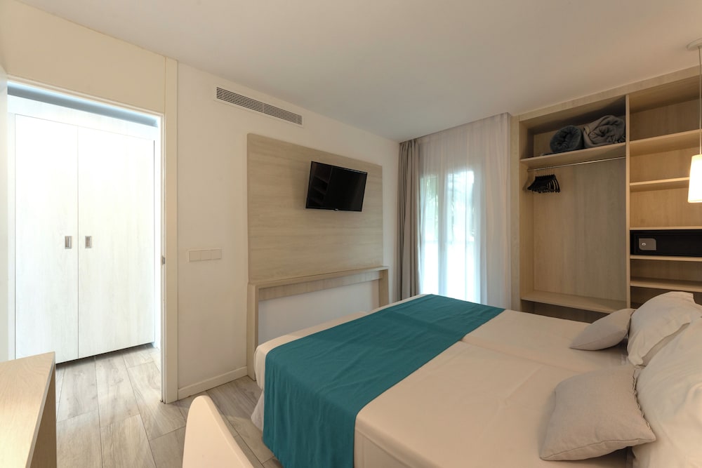 Hotel Club Es Talaial — Rooms in Cala d´Or, Balearic Islands