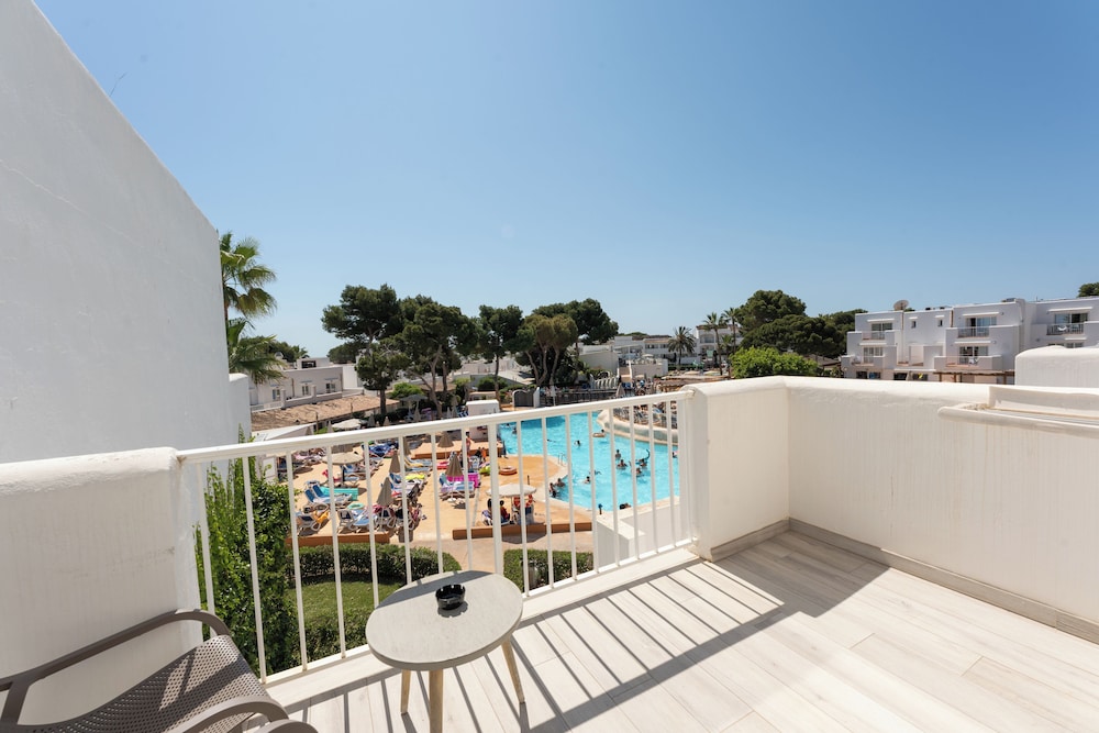 Hotel Club Es Talaial — Rooms in Cala d´Or, Balearic Islands