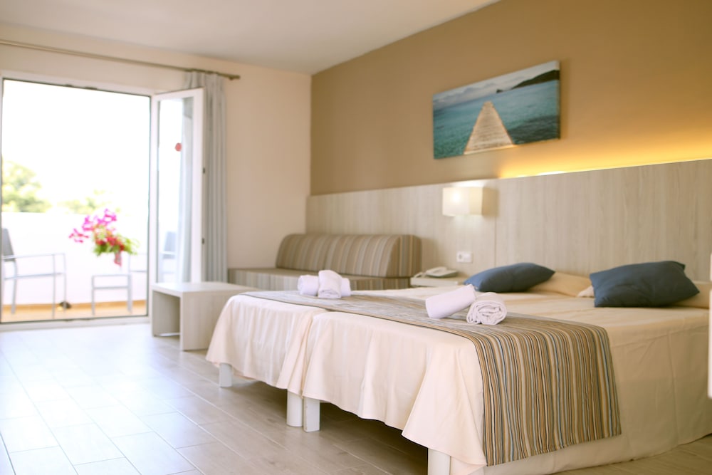 Hotel Club Es Talaial — Rooms in Cala d´Or, Balearic Islands