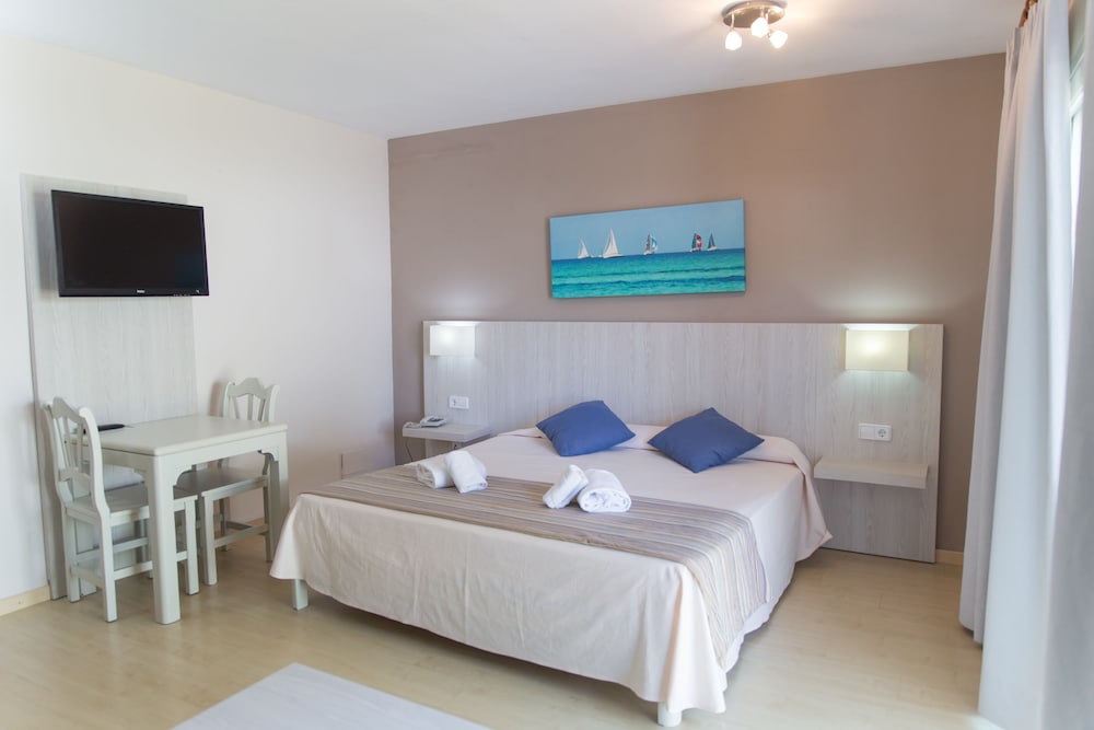 Hotel Club Es Talaial — Rooms in Cala d´Or, Balearic Islands