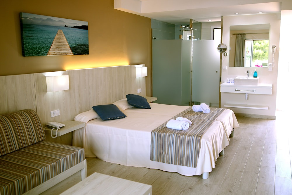 Hotel Club Es Talaial — Rooms in Cala d´Or, Balearic Islands